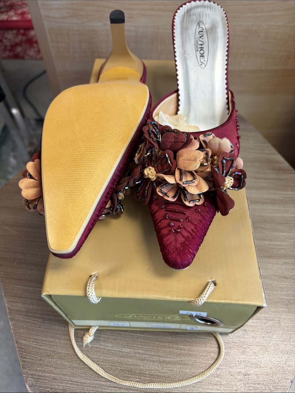 Burgundy Floral Embellished Pointed-Toe Mule QSXNCN